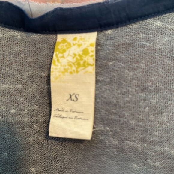 Anthropologie sz XS light blue sleeveless top with stud stone ruffle detail - Picture 5 of 6